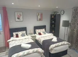 Short Stays Studio in Newport South Wales with Garden Near to Celtic Manor ICC