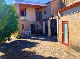 Casas d Aldeia Turismo Rural，位于曼瓜尔迪的酒店