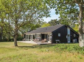 Stunning Home In Samsø With Sauna，位于Ballen的带按摩浴缸的酒店