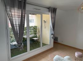 Charmant 2 pièces à la Gare de CREIL，位于克雷伊的酒店