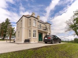 Relaxing Private Country Escape with Hot Tub，位于罗斯康芒的酒店