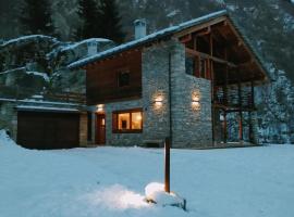 Chalet Walser immerso in una proprietà privata di 3000mq，位于Piode的酒店