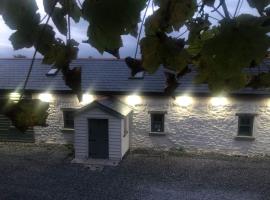 Hopesgate Cottage - Roscrea，位于罗斯克里的带停车场的酒店