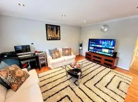 Awesome Home in suburb Washington DC near Airport with WiFi and Parking