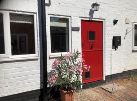 Beautiful mews cottage. Ledbury town centre.，位于莱德伯里伊斯特纳城堡附近的酒店