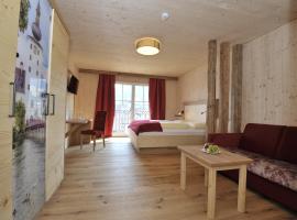 Das Dorfhotel Engl-Grafinger，位于Pinsdorf的酒店