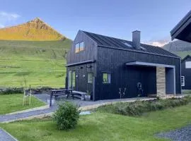 Luxury Cottage with Stunning Views - Okkara summarhús við Gjógv
