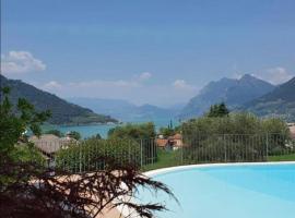 Sun Lake Iseo apartment，位于萨莱马拉西诺的酒店