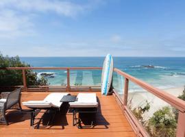 OCEAN FRONT Beach HOUSE! Private Stairs to SAND!，位于拉古纳海滩的酒店