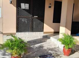 Karans Apartment，位于Varoka的酒店