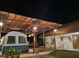Private Homestay with 2 bedroom and comfort tent，位于彭亨的别墅