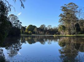 Maleny District - Charming Cottage in Witta 2 beds，位于Witta的酒店