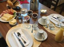 Pension zur Sonnenalb，位于罗伊特林根的酒店