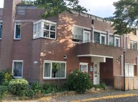 House close to beach and the city of Hoorn，位于霍恩的度假屋