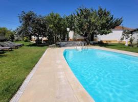 Casa do Patio - Très charmante villa 12 personnes 5ch avec piscine，位于São Bartolomeu的家庭/亲子酒店