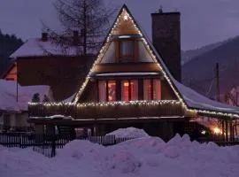 Dom w Szczyrku - stylowy drewniany dom z kominkiem