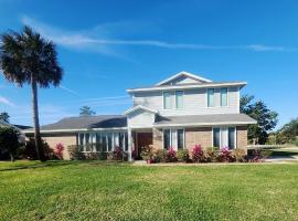 Apartment in Ponte Vedra Beach，位于庞特韦德拉比奇蓬特韦德拉村广场附近的酒店