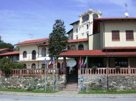 塔韦尔纳威尔帝高级餐厅酒店，位于Piverone的酒店