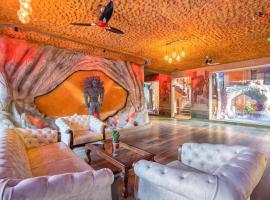 Shivaaz Villa - Celebrity 4BHK Luxury Villa in Goa with Private Pool，位于波尔沃林的酒店