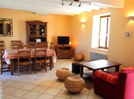 Découvrez le charme authentique d'une maison indépendante avec jardin, près de Montluçon! - FR-1-489-404，位于Saint-Sauvier的酒店