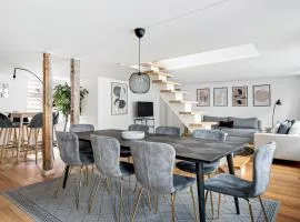 Sanders Regent - Treasured Three-Bedroom Apartment Near Central Square