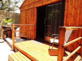 ZUCH Accommodation at Pafuri Self Catering - Guest Cabin，位于波罗瓜尼Polokwane Golf Club附近的酒店