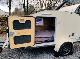 Wallace Teardrop Caravan for Hire from ElectricExplorers，位于霍克斯黑德的豪华帐篷