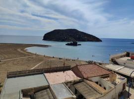 Sea view 3-bedroom flat in Puerto de Mazarron，位于马萨龙港的酒店