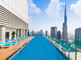 Paramount Hotel Midtown Flat with Burj Khalifa View，位于迪拜海湾大道公园附近的酒店
