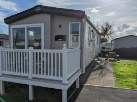 PEACEFUL HOMELY Caravan IN LOVELY CUL DE SAC Littlesea Haven Weymouth，位于韦茅斯的豪华帐篷营地