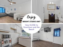 NEW Studio Unit_NEAR the beach and downtown，位于长滩的酒店