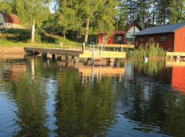 Lovely house on beautiful private lakeside estate!，位于Bunn的乡间豪华旅馆