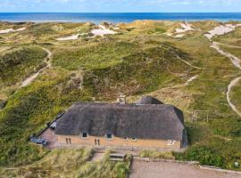 Nice Home In Ringkøbing With Sauna，位于森讷维的酒店