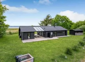 4 Bedroom Cozy Home In Juelsminde