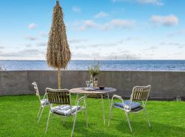 Beach Front Home In Slagelse With Kitchen，位于Lille Kongsmark的豪华酒店