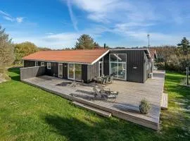 Beautiful Home In Vejers Strand With 5 Bedrooms, Sauna And Wifi