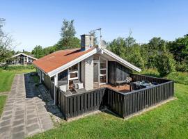 Beautiful Home In Strandby With 2 Bedrooms And Wifi，位于斯特兰比的酒店