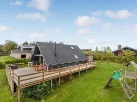 Stunning Home In Roslev With Wifi