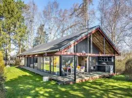 2 Bedroom Cozy Home In Dronningmølle