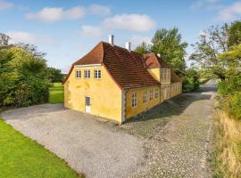 6 Bedroom Gorgeous Home In Kværndrup，位于Kværndrup的酒店