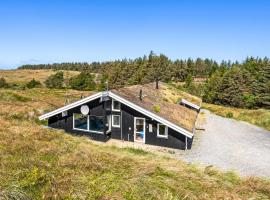 Awesome Home In Blokhus With Wifi，位于布洛克胡斯的酒店