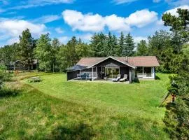 Cozy Home In Blvand With Kitchen