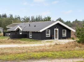 Amazing Home In Hvide Sande With Sauna，位于比耶勒高的酒店