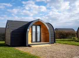 Camping Pods Silver Sands Holiday Park，位于洛西茅斯的酒店
