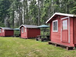 Suurepera puhkekeskuse kämping，位于Hulaku的酒店