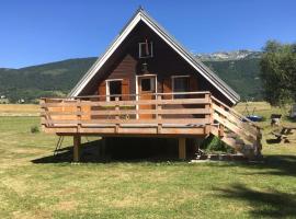Chalet cosy, belle vue, dans le massif du Vercors，位于韦尔科尔地区朗的酒店