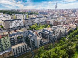 Central Prague Vítkov - free parking，位于布拉格因瓦利多瓦纳地铁站附近的酒店