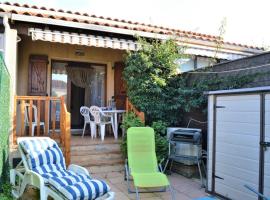 Maison 2 pièces mezzanine, 6 couchages, piscine, tennis, proche plage - Bormes-les-Mimosas - FR-1-251-273，位于博尔马斯·莱斯·米默萨斯的酒店