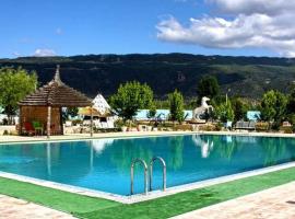 绿山谷农家乐 - 马术俱乐部，位于艾兹鲁的酒店