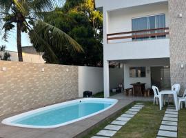 Casa com piscina em Coroa Vermelha，位于桑塔克鲁茨卡巴利亚的度假屋